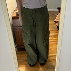 Levi's Women's Baggy Cargo Pants in Olive Night Size 31W x 30L